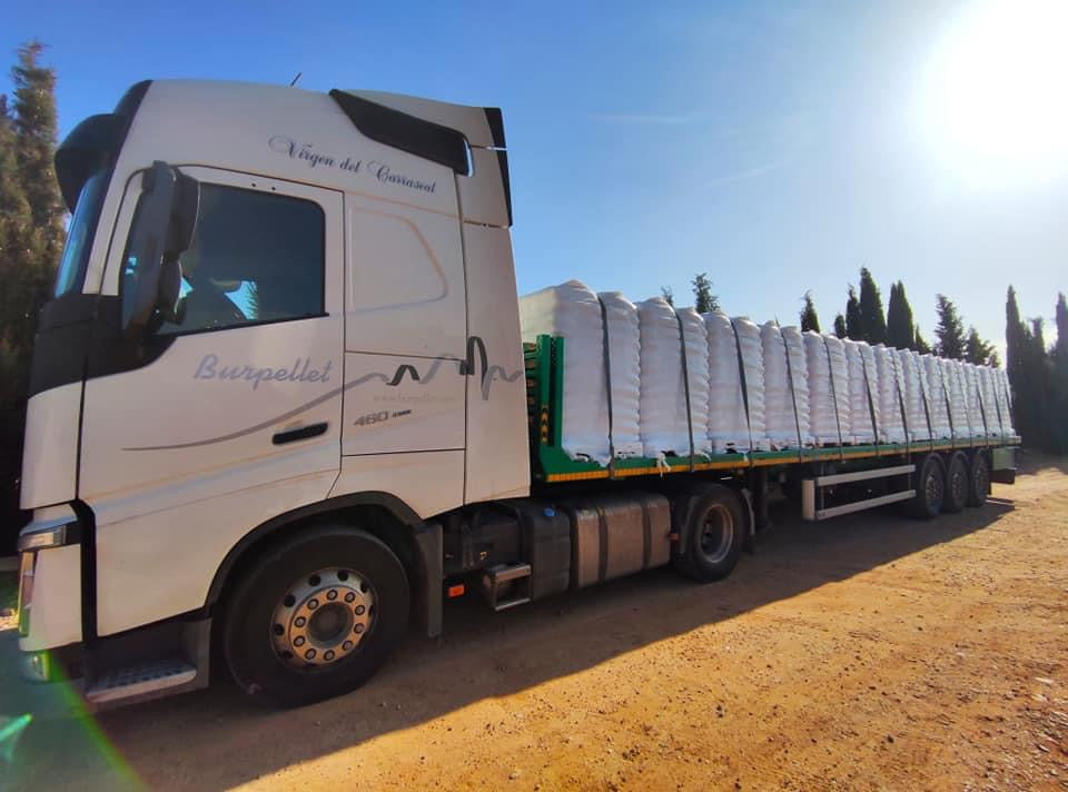 4 Camión con 24 palets de Pellets BURPELLET de 1872 SACOS DE 15 KG certificado DIN ENplus A1 15Kg